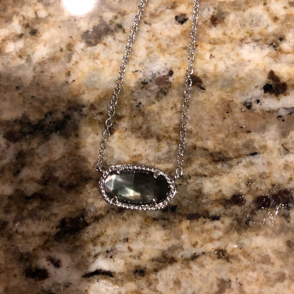 Kendra Scott necklace